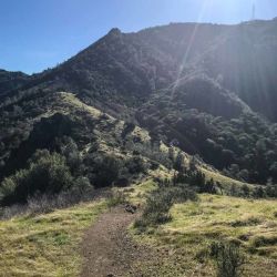 Follow the ridgeline to Prospectors Gap